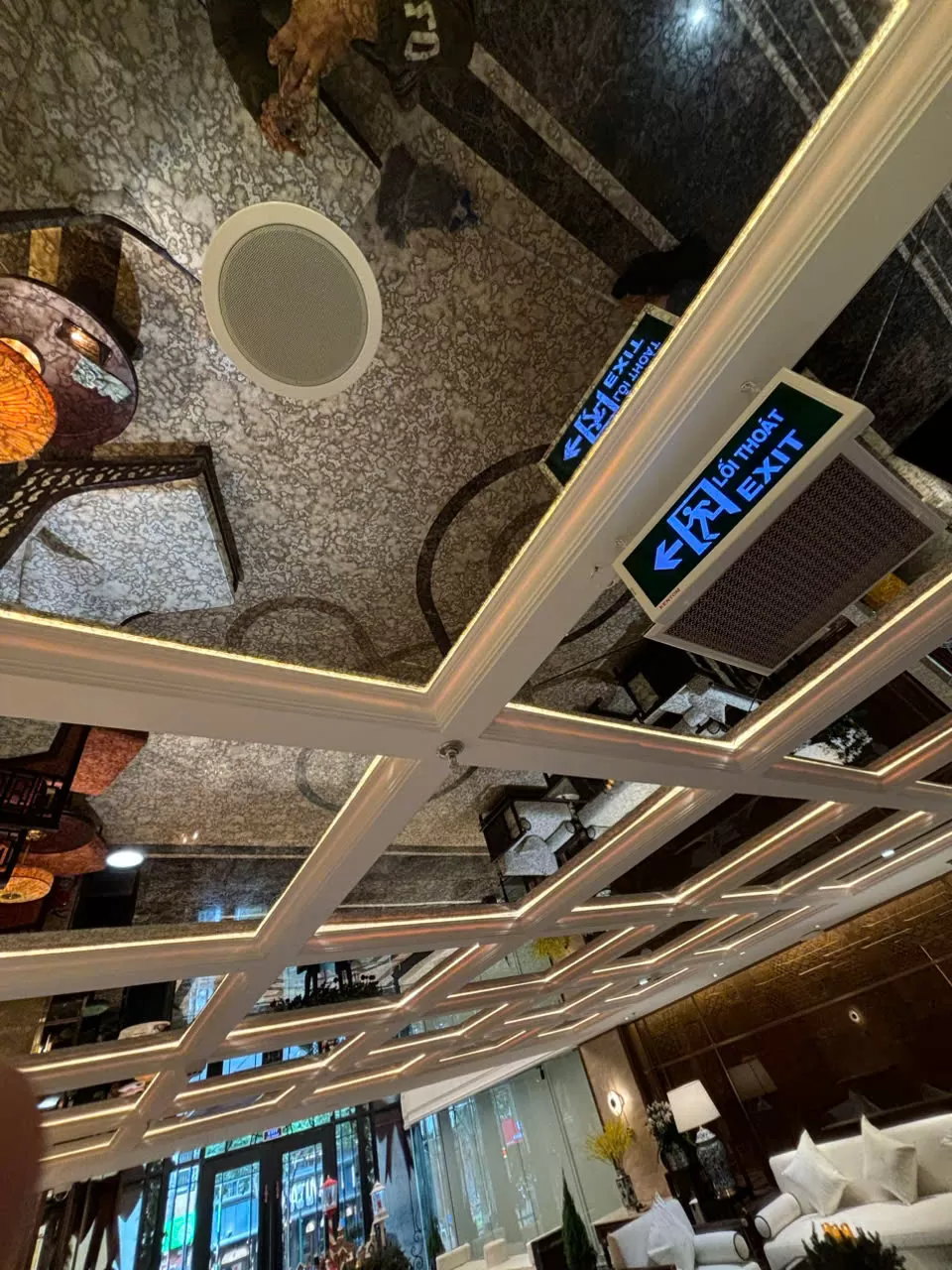 Thi Công Gương Dán Trần Tại Hải Phòng – Uy Tín- Chuyên Nghiệp- Bảo hành 20 Năm